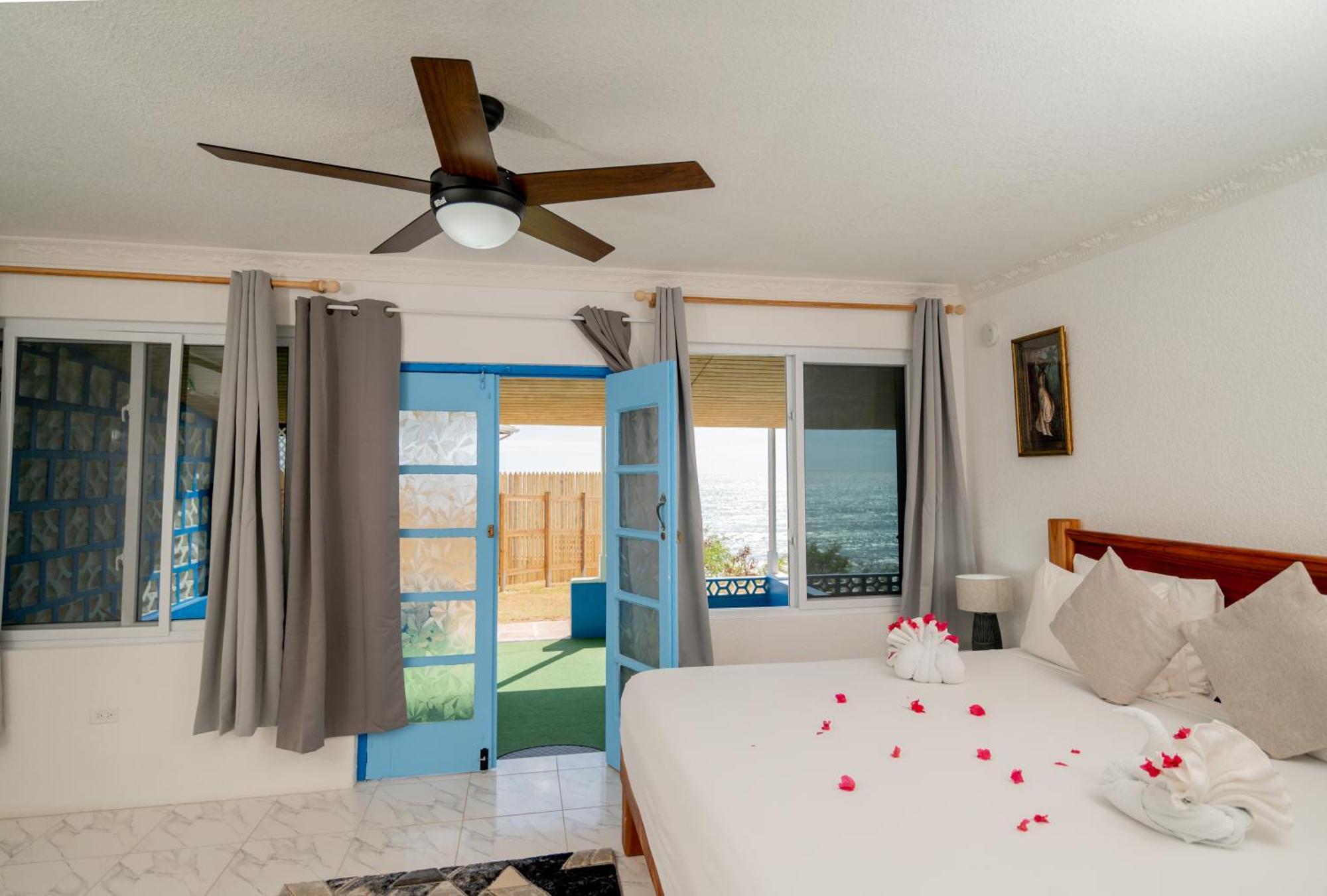 Beyond Sunset Resort & Villas トレジャー・ビーチ エクステリア 写真