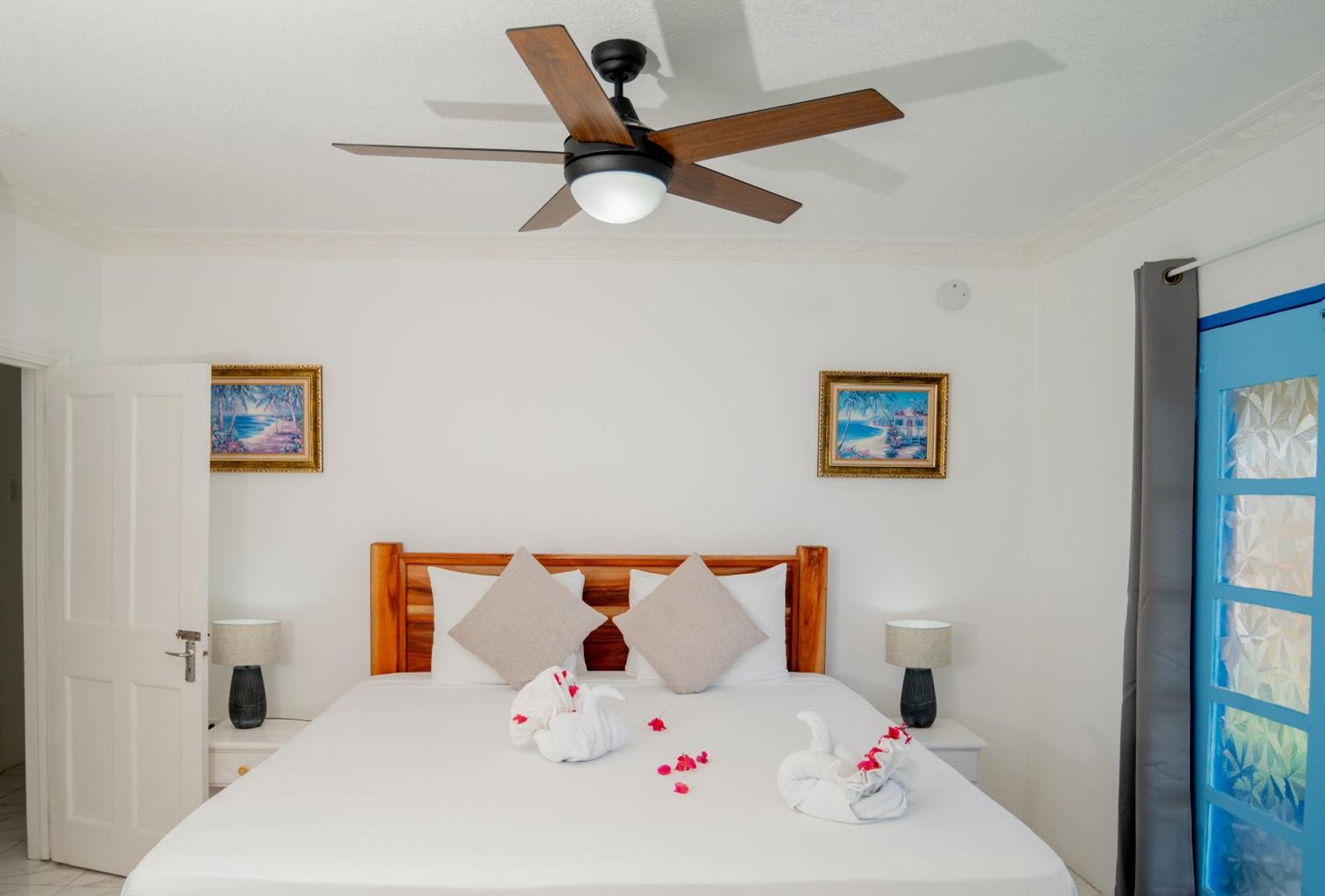 Beyond Sunset Resort & Villas トレジャー・ビーチ エクステリア 写真