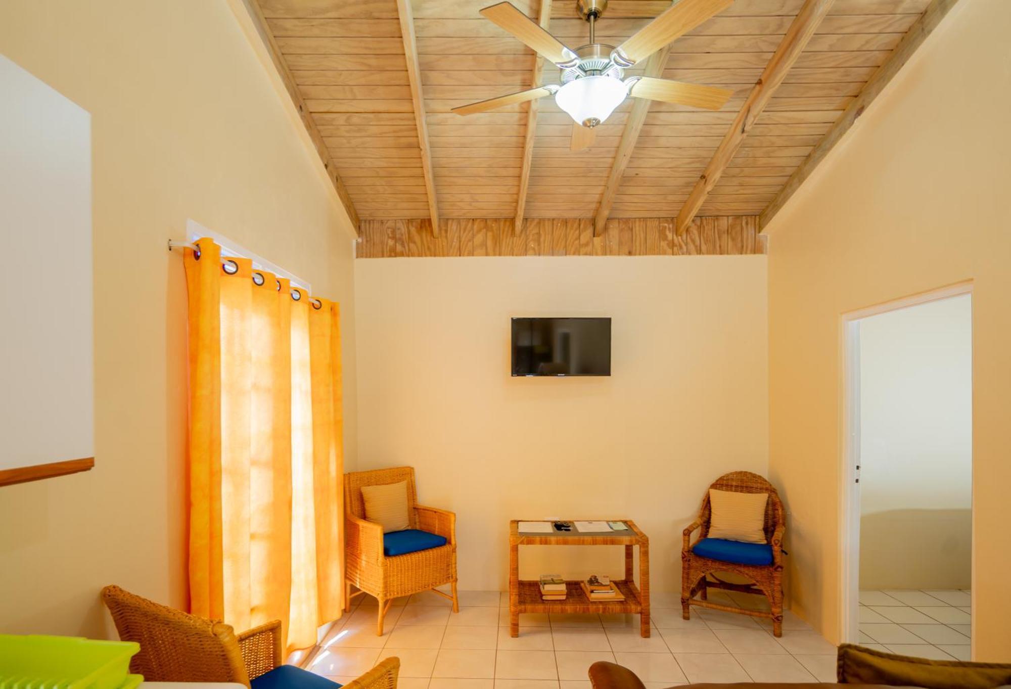 Beyond Sunset Resort & Villas トレジャー・ビーチ エクステリア 写真