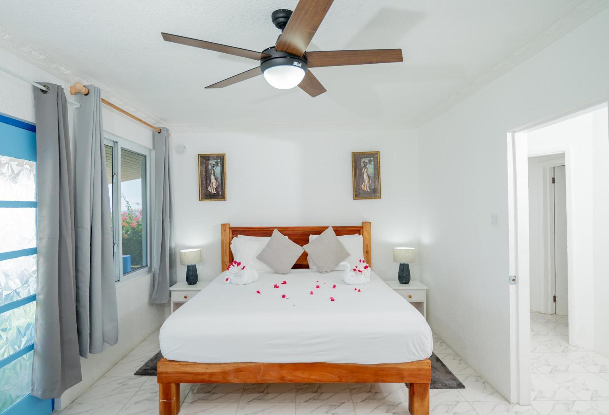 Beyond Sunset Resort & Villas トレジャー・ビーチ エクステリア 写真