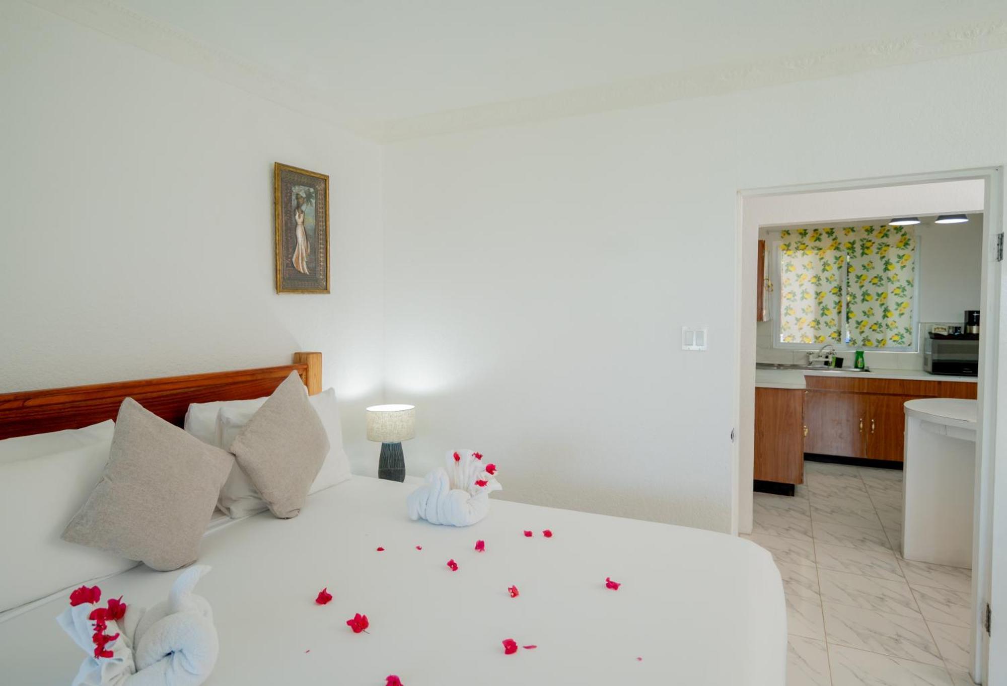 Beyond Sunset Resort & Villas トレジャー・ビーチ エクステリア 写真
