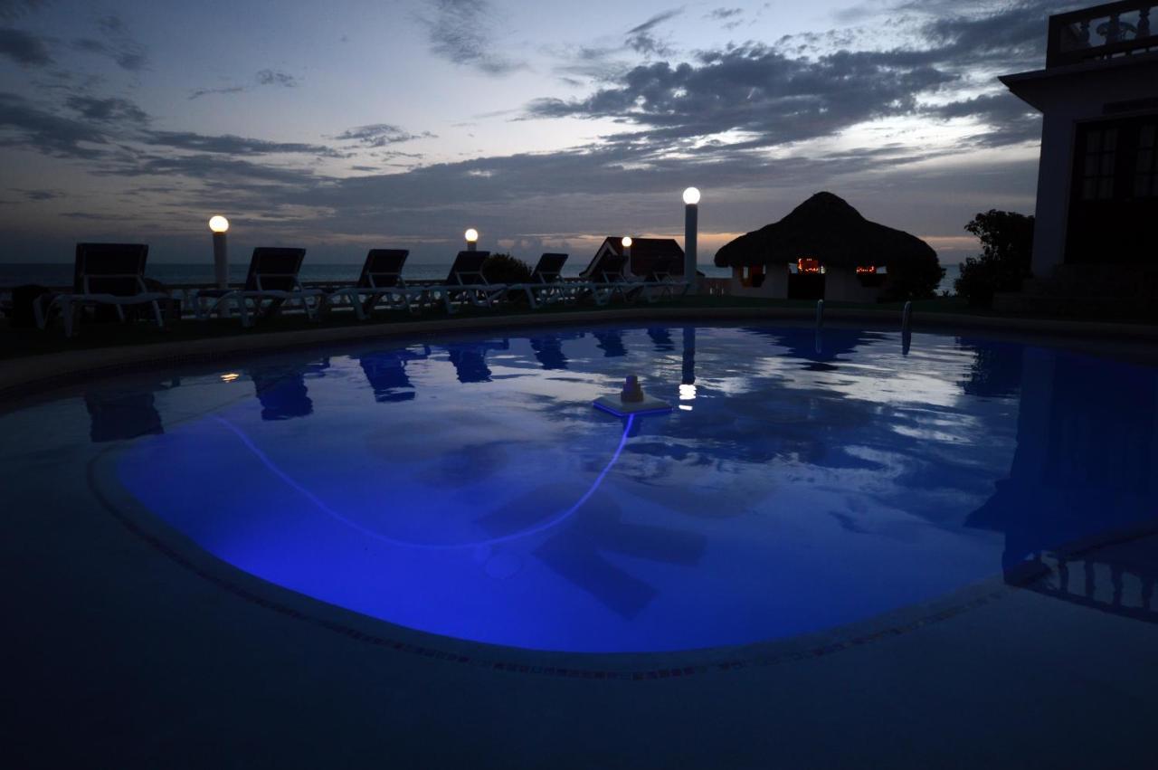 Beyond Sunset Resort & Villas トレジャー・ビーチ エクステリア 写真