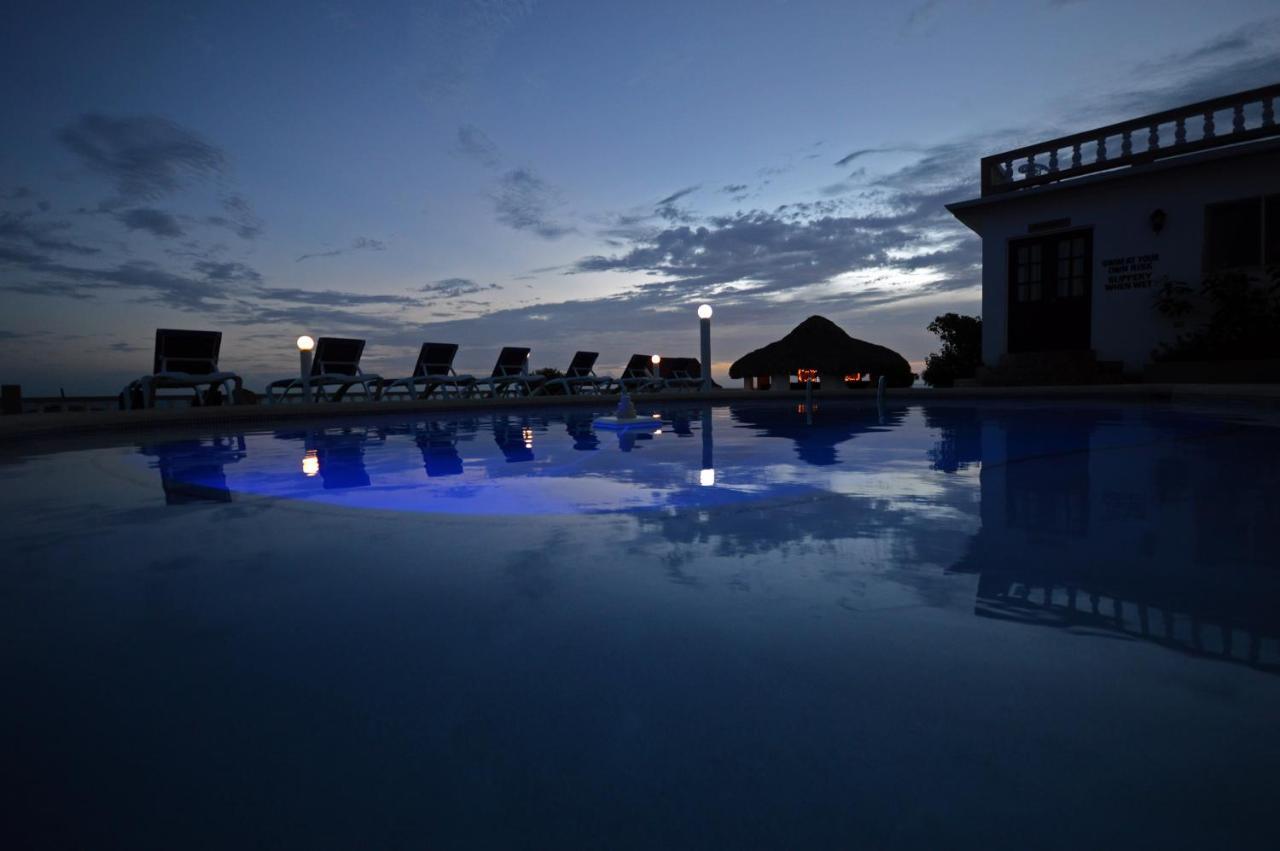 Beyond Sunset Resort & Villas トレジャー・ビーチ エクステリア 写真